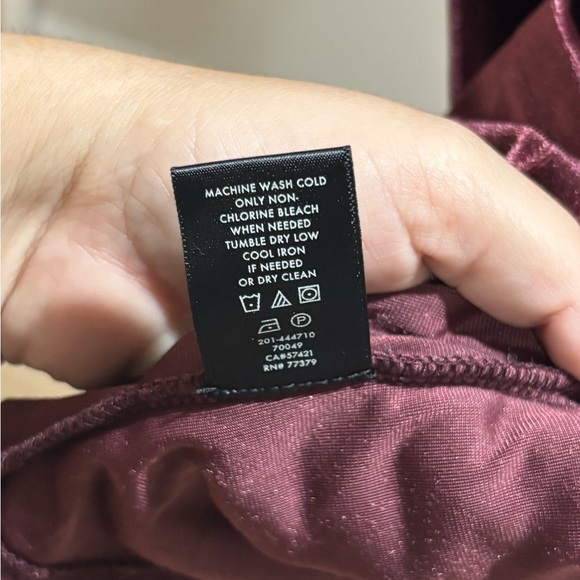 Ann Taylor Burgundy Velvet Tee Top Small - Picture 9 of 9